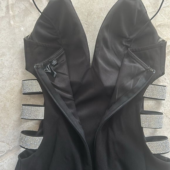 Windsor Black Plunge Neckline Dress - Picture 7 of 13